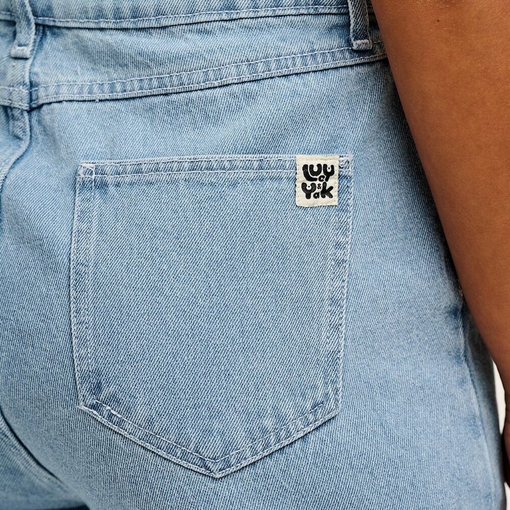 Light Wash "Dana" Mom Jean - Picture 6 of 9